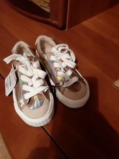 Кроссовки новые,доя девочки 28 размер