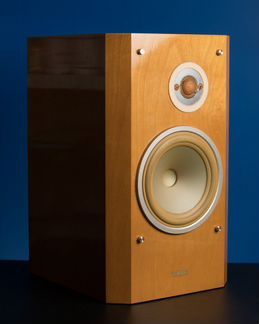 Колонки Yamaha ns-7,топовые полочники на кобальте