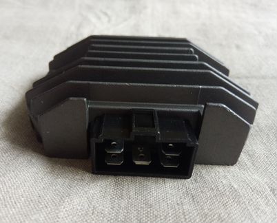 Реле-регулятор напряжения SH650A-12 новый